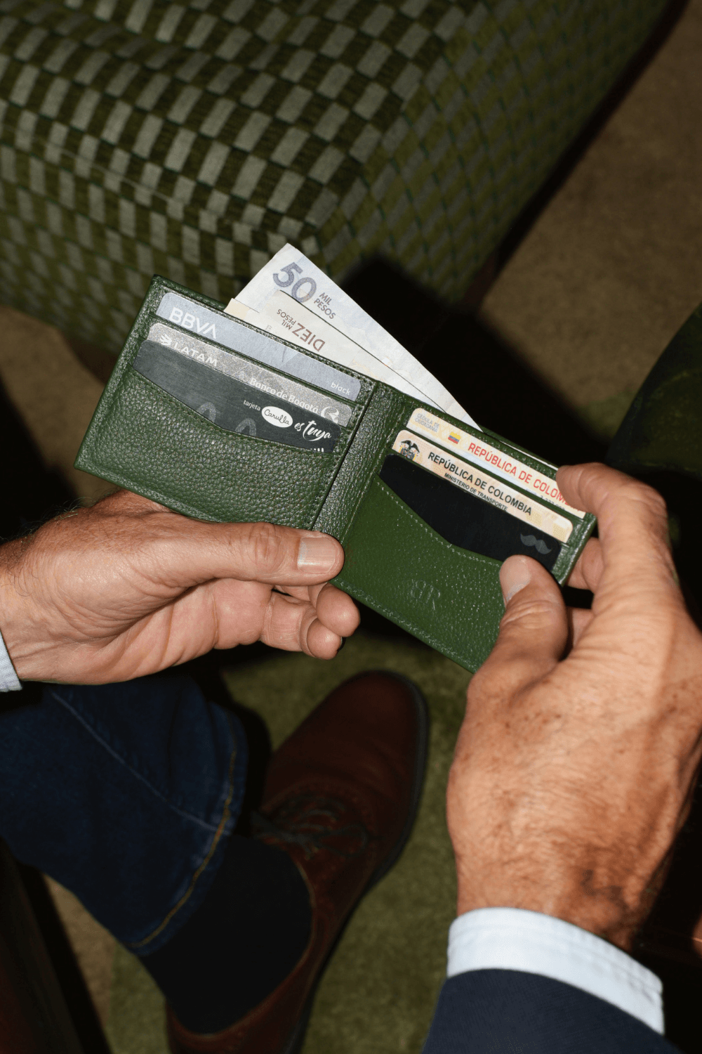 BILLETERA + PORTA-PASAPORTE. - BEHAR