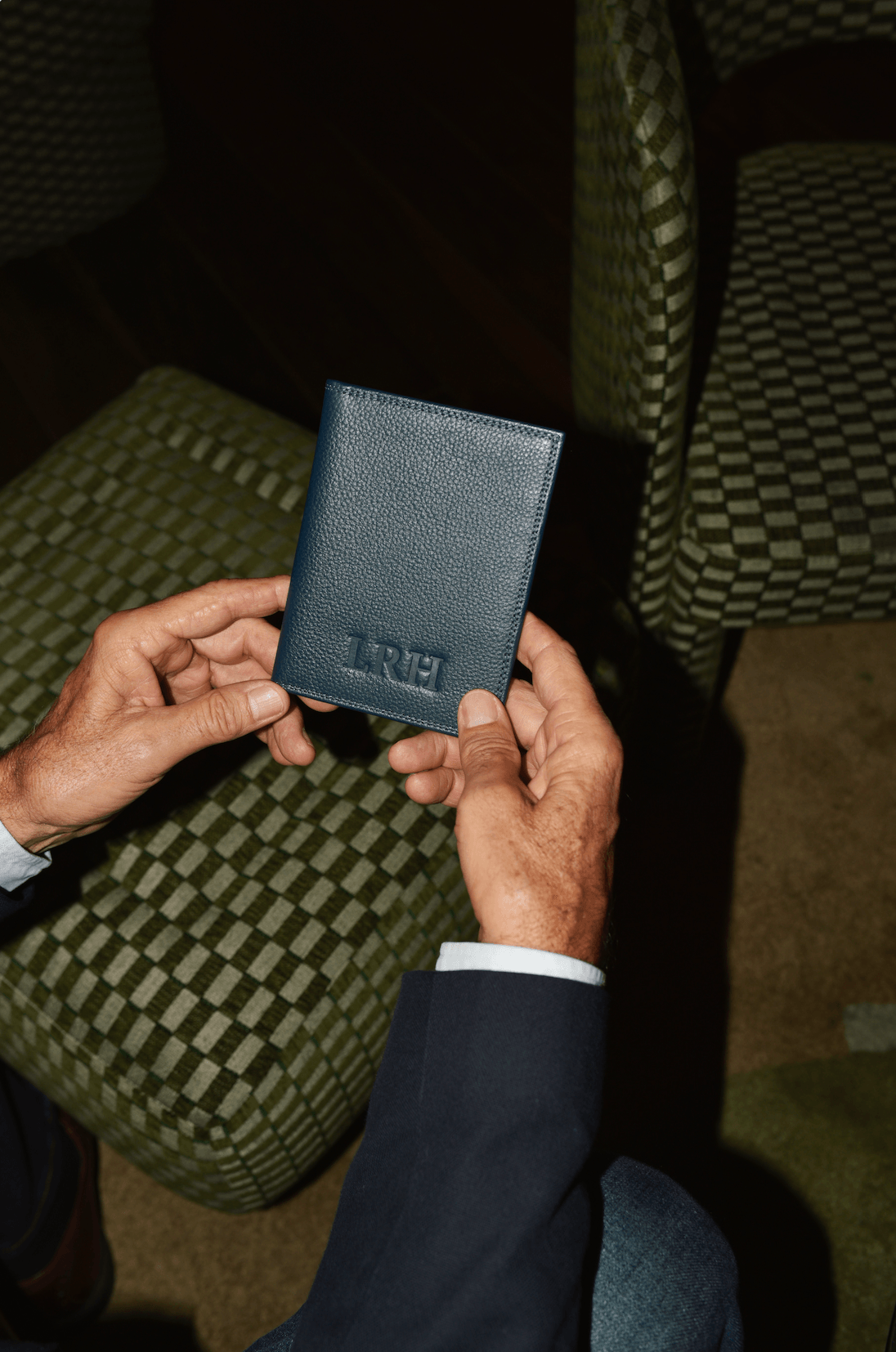 PORTA-PASAPORTE PERSONALIZADO. - BEHAR